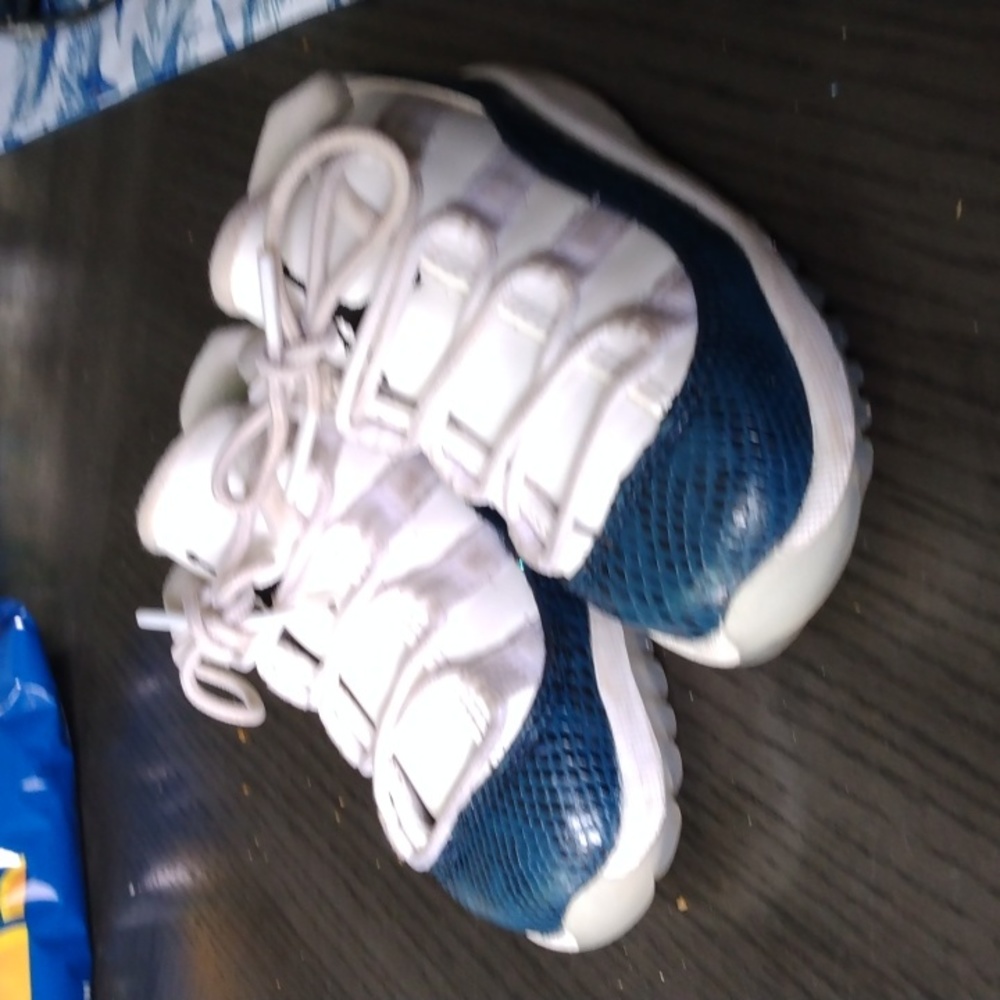 Jordan 11s toddler 8C